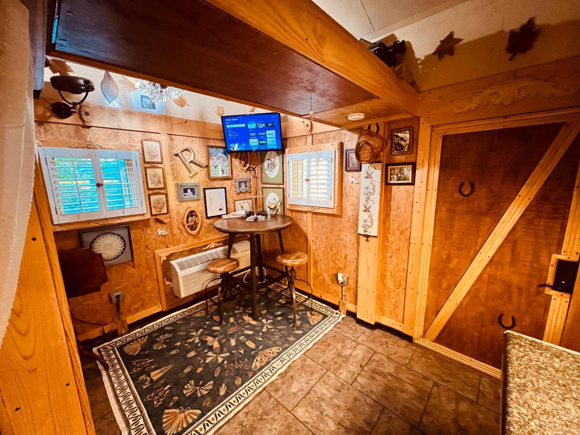 Tiny House, Wifi,Hot Tub,Secluded Βίλα Cosby Εξωτερικό φωτογραφία